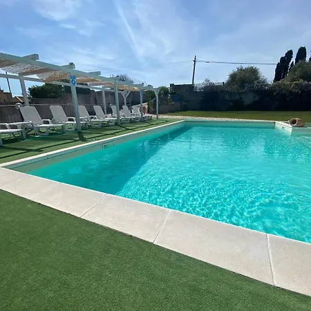 La Di Gina Willa